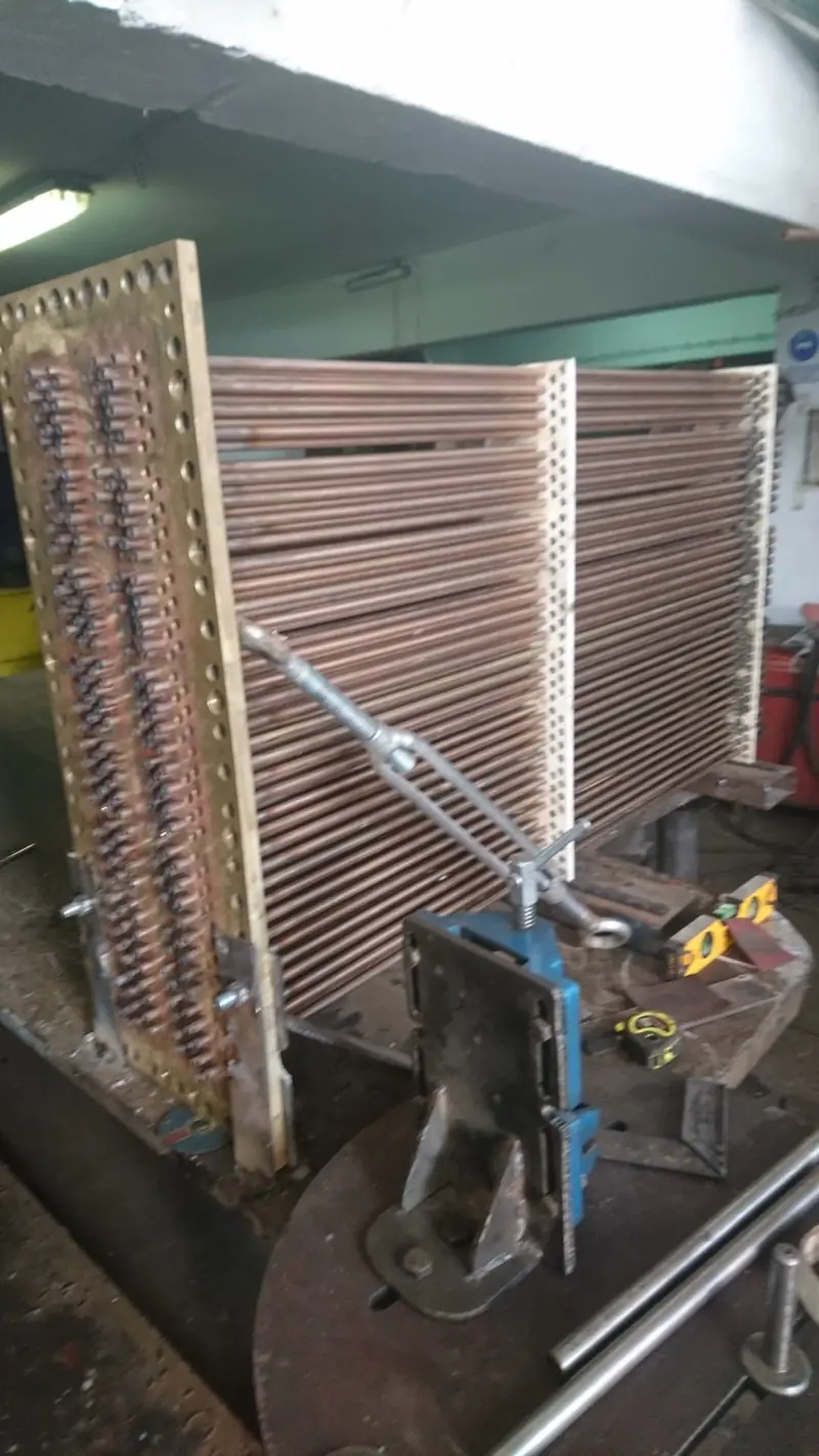 Baffle plakaları takılmış demet, atölyede